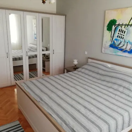 Mira *